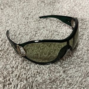 GUCCI  sunglasses green color.